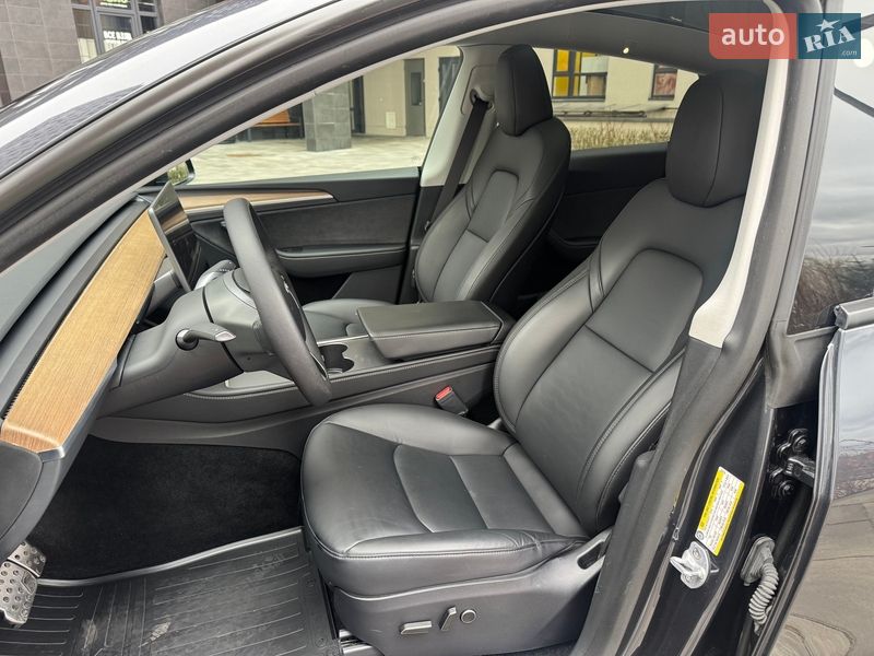 Позашляховик / Кросовер Tesla Model Y 2024 в Києві