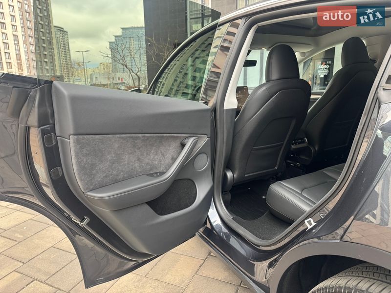 Позашляховик / Кросовер Tesla Model Y 2024 в Києві