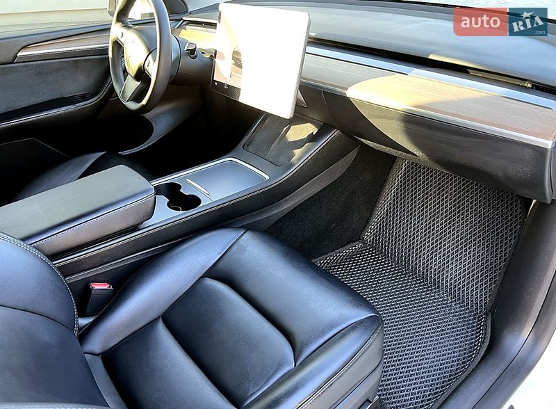Внедорожник / Кроссовер Tesla Model Y 2023 в Луцке