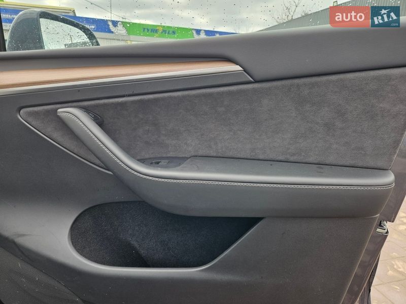 Позашляховик / Кросовер Tesla Model Y 2023 в Кривому Розі