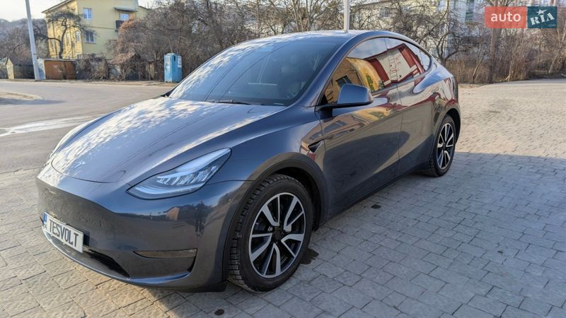 Tesla Model Y 2023