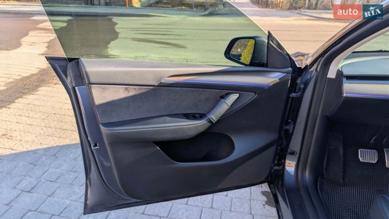 Внедорожник / Кроссовер Tesla Model Y 2023 в Львове