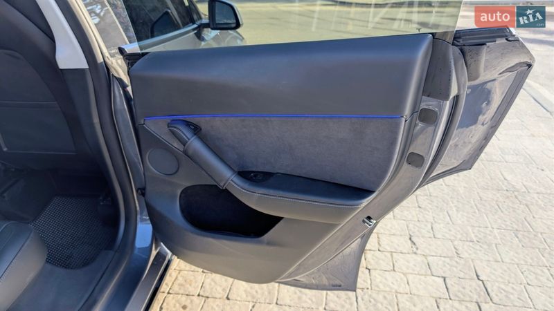 Внедорожник / Кроссовер Tesla Model Y 2023 в Львове