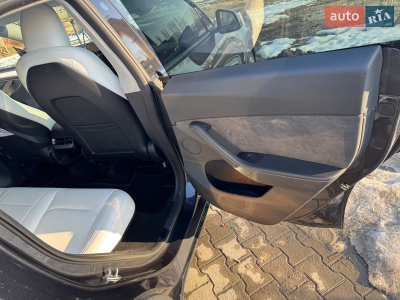 Позашляховик / Кросовер Tesla Model Y 2024 в Тернополі