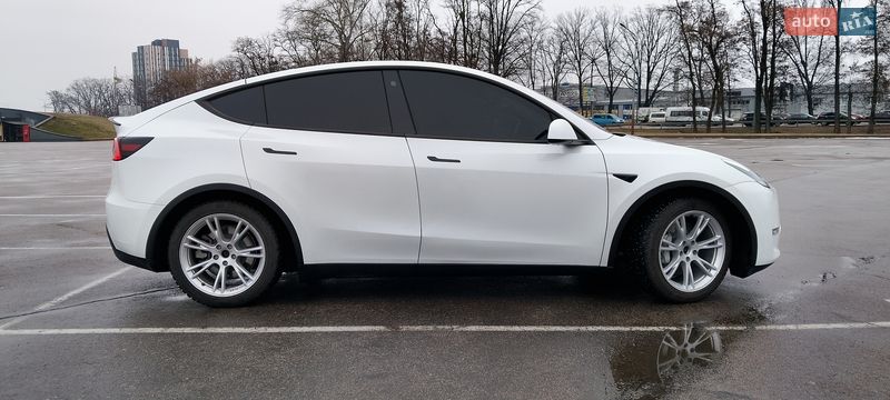 Внедорожник / Кроссовер Tesla Model Y 2023 в Киеве