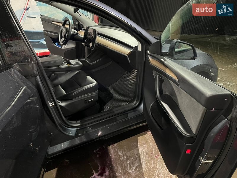Внедорожник / Кроссовер Tesla Model Y 2023 в Черновцах