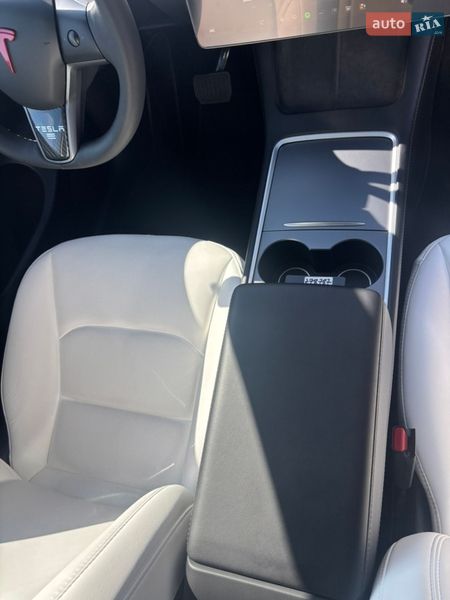 Внедорожник / Кроссовер Tesla Model Y 2023 в Черноморске