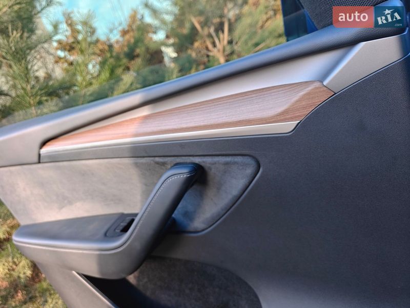 Позашляховик / Кросовер Tesla Model Y 2024 в Львові