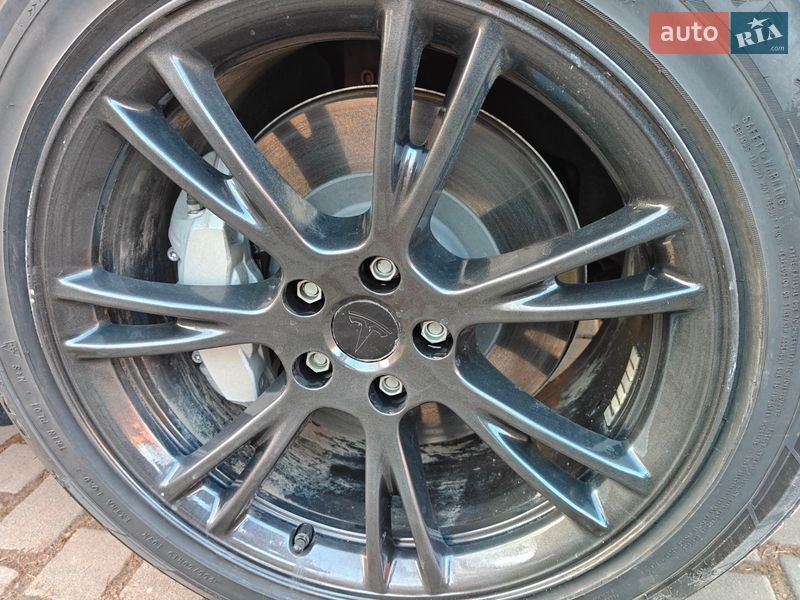 Позашляховик / Кросовер Tesla Model Y 2024 в Львові