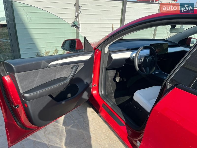 Внедорожник / Кроссовер Tesla Model Y 2023 в Львове