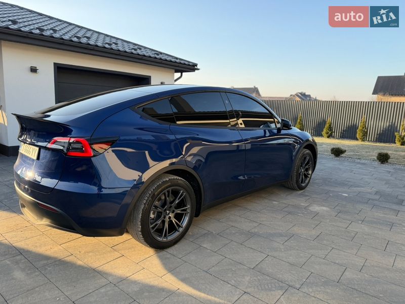 Внедорожник / Кроссовер Tesla Model Y 2024 в Ивано-Франковске