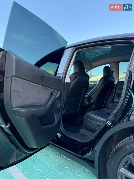Внедорожник / Кроссовер Tesla Model Y 2023 в Киеве