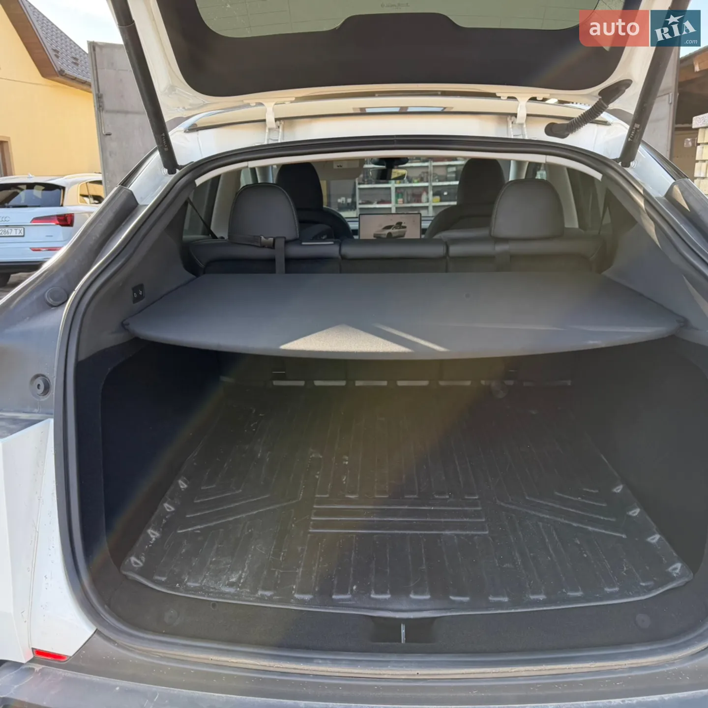 2025 Tesla Model Y - мініатюра 16