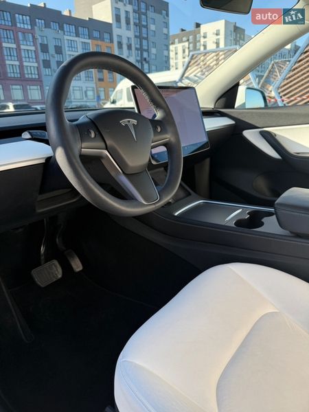 Внедорожник / Кроссовер Tesla Model Y 2021 в Ровно