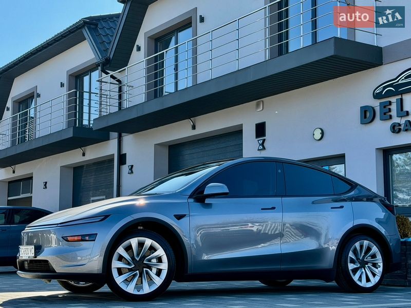 Внедорожник / Кроссовер Tesla Model Y 2025 в Дрогобыче