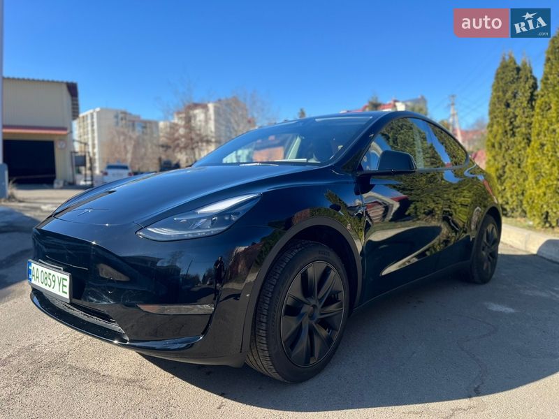 Tesla Model Y 2024
