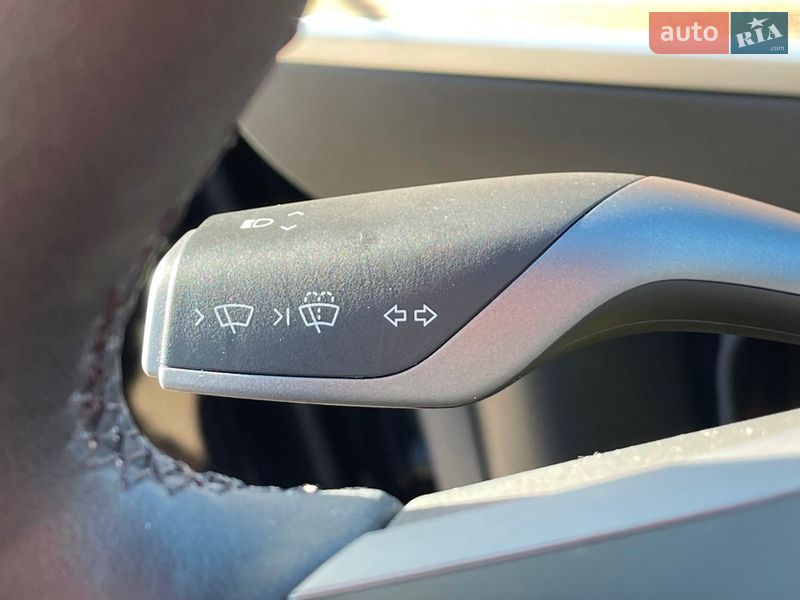 Внедорожник / Кроссовер Tesla Model Y 2024 в Киеве