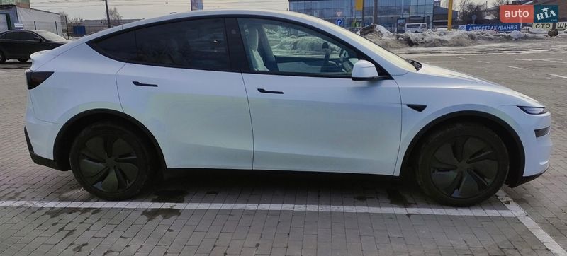 Позашляховик / Кросовер Tesla Model Y 2025 в Білій Церкві