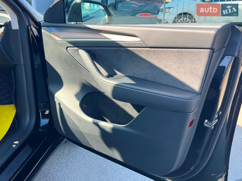 Внедорожник / Кроссовер Tesla Model Y 2024 в Киеве