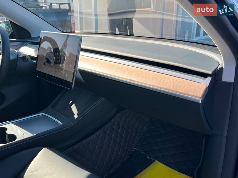 Внедорожник / Кроссовер Tesla Model Y 2024 в Киеве