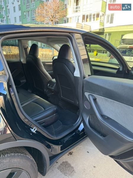 Внедорожник / Кроссовер Tesla Model Y 2025 в Киеве