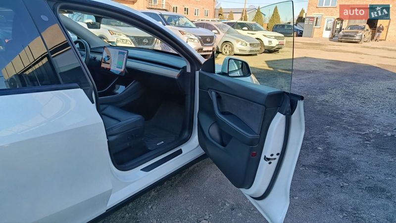 Внедорожник / Кроссовер Tesla Model Y 2020 в Луцке