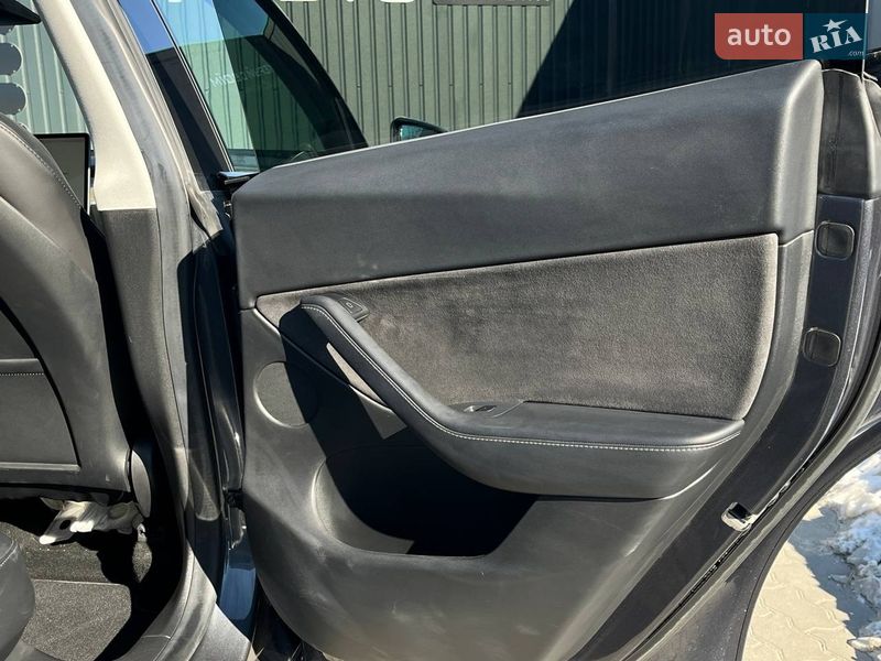 Внедорожник / Кроссовер Tesla Model Y 2021 в Львове