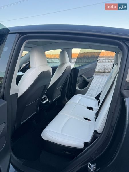 Внедорожник / Кроссовер Tesla Model Y 2024 в Киеве