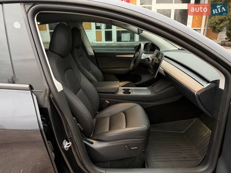 Внедорожник / Кроссовер Tesla Model Y 2024 в Запорожье