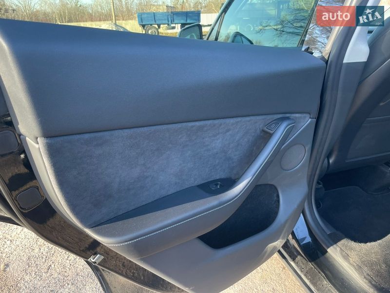 Позашляховик / Кросовер Tesla Model Y 2024 в Рівному