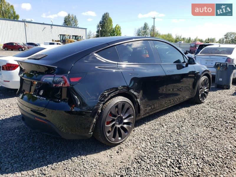 Внедорожник / Кроссовер Tesla Model Y 2023 в Львове