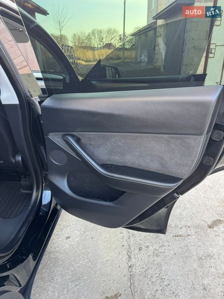 Внедорожник / Кроссовер Tesla Model Y 2022 в Ровно