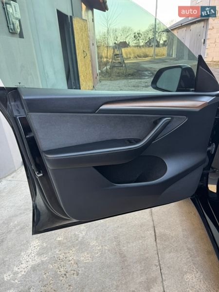 Внедорожник / Кроссовер Tesla Model Y 2022 в Ровно