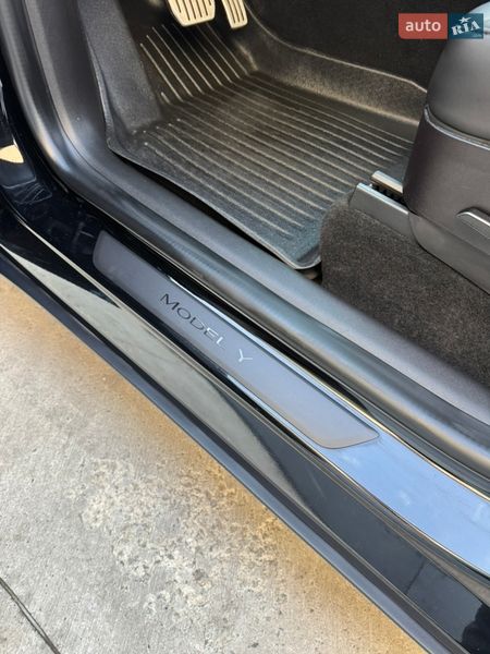 Внедорожник / Кроссовер Tesla Model Y 2022 в Ровно