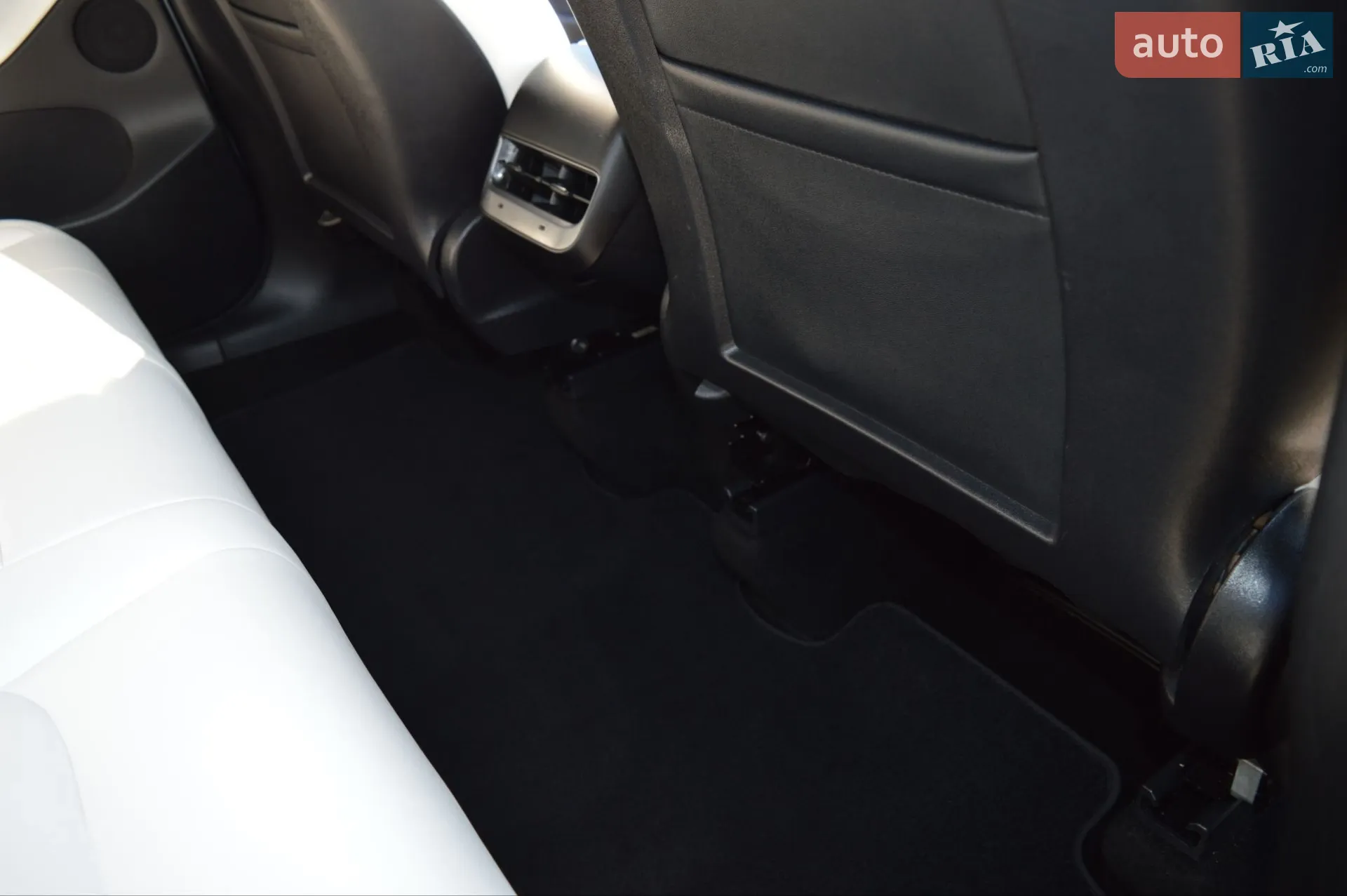 2020 Tesla Model Y - мініатюра 20