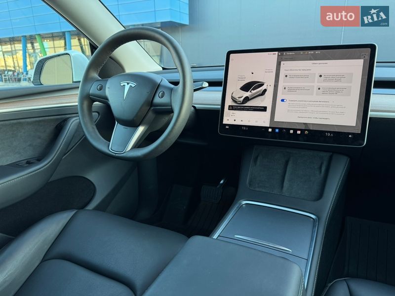 Внедорожник / Кроссовер Tesla Model Y 2024 в Киеве