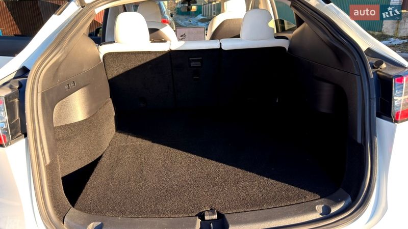 Позашляховик / Кросовер Tesla Model Y 2020 в Києві фото 15 Позашляховик / Кросовер Tesla Model Y 2020 в Києві