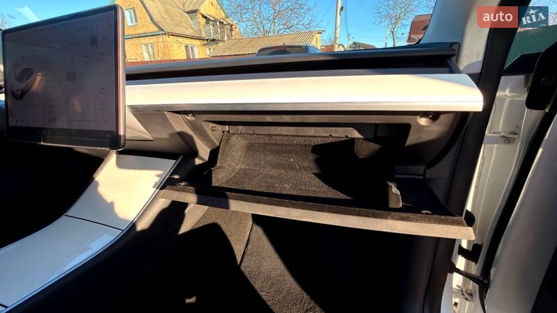 Позашляховик / Кросовер Tesla Model Y 2020 в Києві фото 37 Позашляховик / Кросовер Tesla Model Y 2020 в Києві