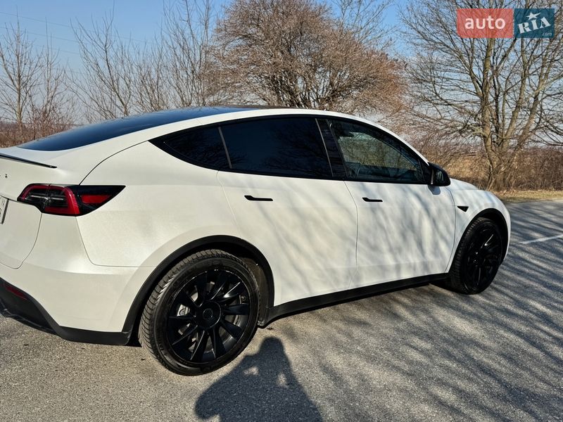 Внедорожник / Кроссовер Tesla Model Y 2023 в Львове