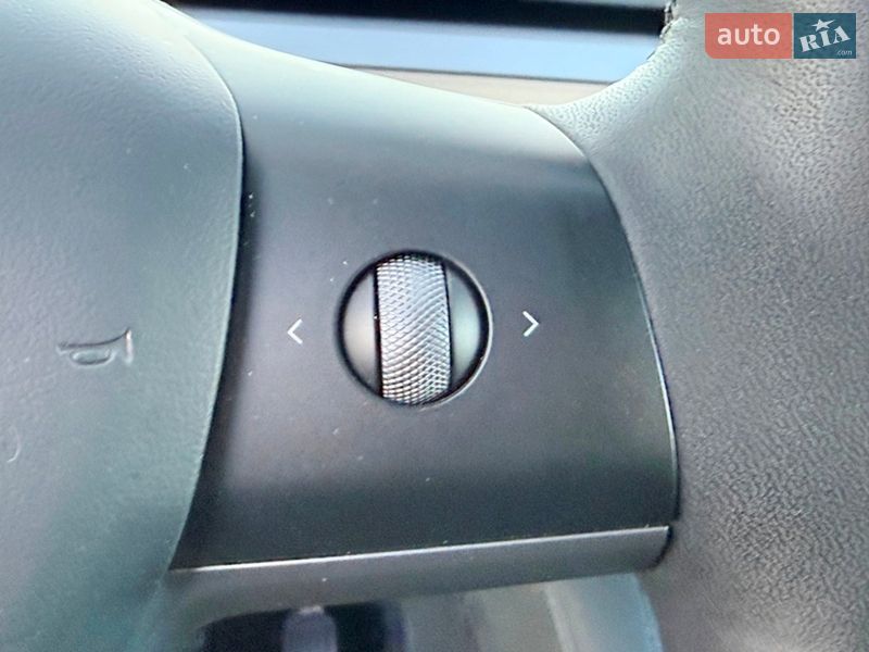 Внедорожник / Кроссовер Tesla Model Y 2023 в Киеве