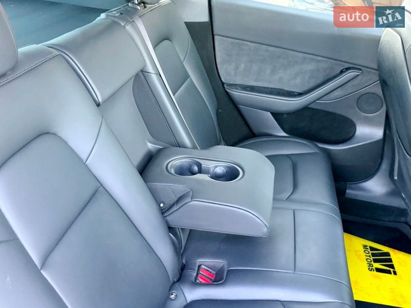 Внедорожник / Кроссовер Tesla Model Y 2023 в Киеве