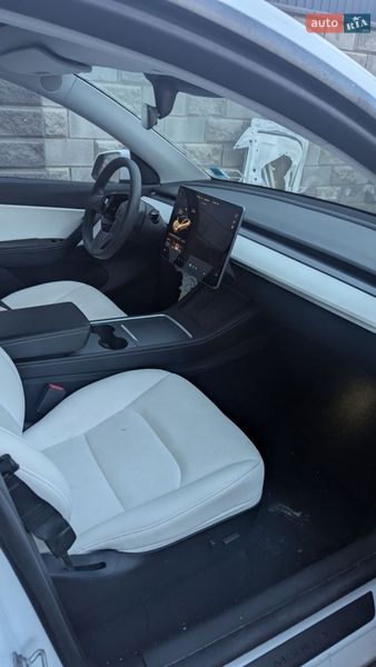 Внедорожник / Кроссовер Tesla Model Y 2021 в Ровно