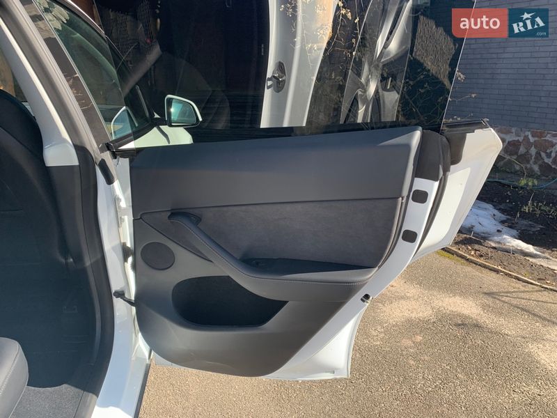 Позашляховик / Кросовер Tesla Model Y 2023 в Києві фото 21 Позашляховик / Кросовер Tesla Model Y 2023 в Києві