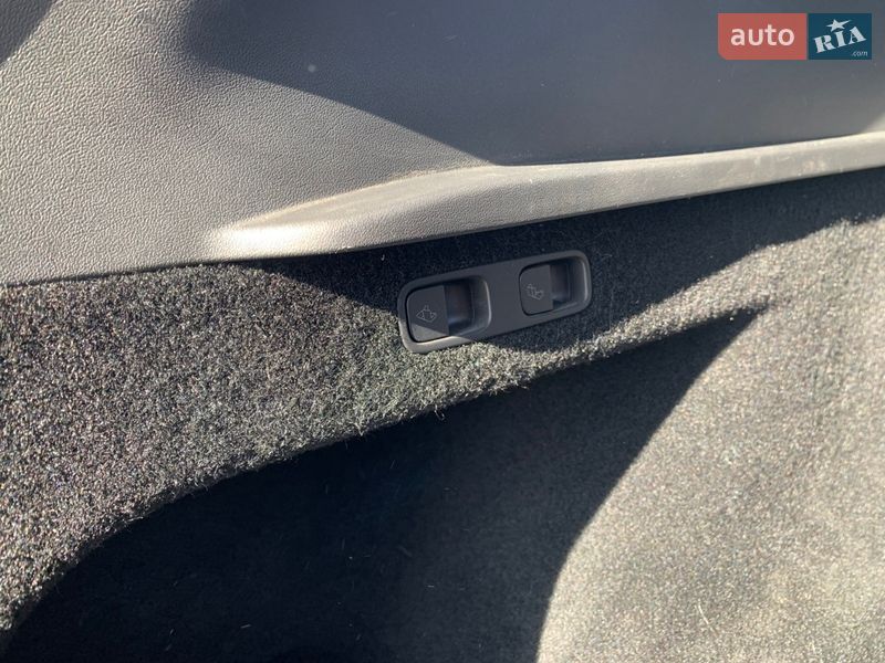 Позашляховик / Кросовер Tesla Model Y 2023 в Києві фото 32 Позашляховик / Кросовер Tesla Model Y 2023 в Києві