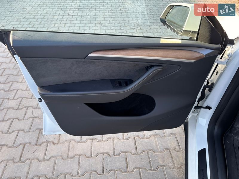 Позашляховик / Кросовер Tesla Model Y 2023 в Тернополі