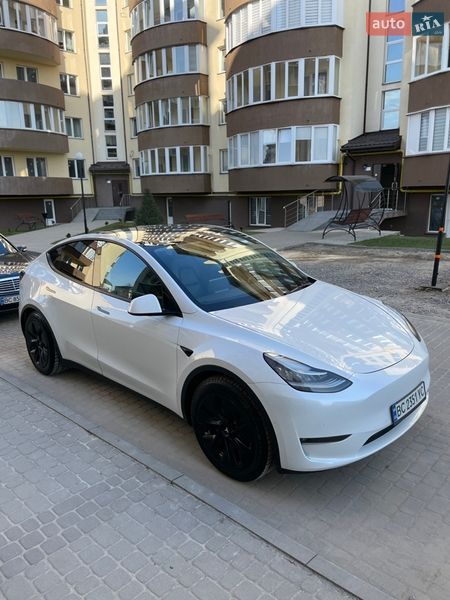 Позашляховик / Кросовер Tesla Model Y 2021 в Львові