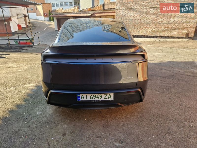 Внедорожник / Кроссовер Tesla Model Y 2025 в Киеве