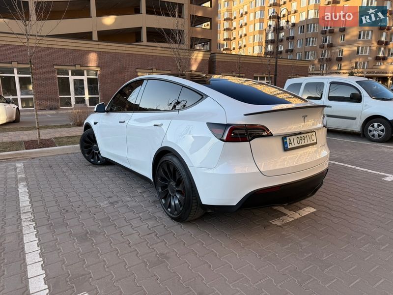 Позашляховик / Кросовер Tesla Model Y 2024 в Києві фото 5 Позашляховик / Кросовер Tesla Model Y 2024 в Києві