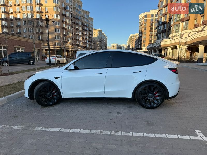 Позашляховик / Кросовер Tesla Model Y 2024 в Києві фото 6 Позашляховик / Кросовер Tesla Model Y 2024 в Києві