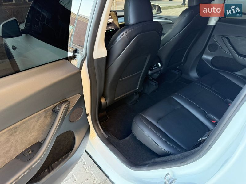 Позашляховик / Кросовер Tesla Model Y 2024 в Києві фото 10 Позашляховик / Кросовер Tesla Model Y 2024 в Києві